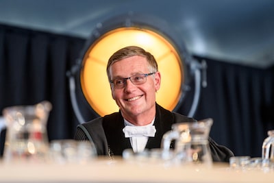 Duur interview UT-baas: universiteit moet ex-werknemer 22.000 euro betalen