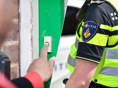 Twente wordt overspoeld door nepagenten: politie hoopt op meer aangiftes, ook als oplichter is afgepoeierd
