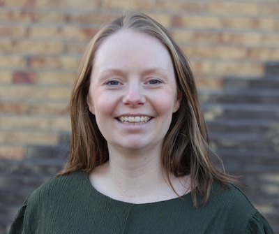 Superspannende dag voor Carlijn Mels (30) uit Nijverdal, hoogzwanger en raadslid: ‘Laat het maar beg