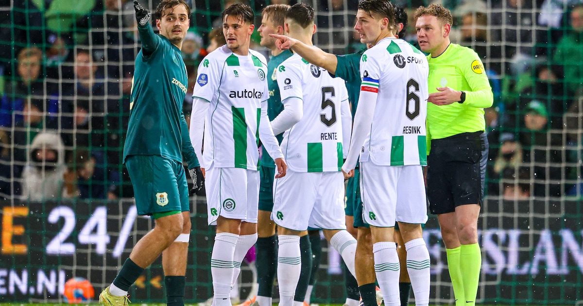 LIVE eredivisie | Oosting zet PEC Zwolle op voorsprong in Groningen, nadat veld sneeuwvrij is gemaak