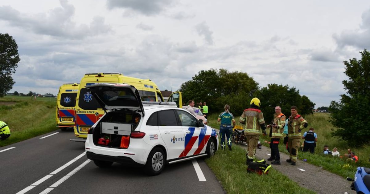 Auto schept groep fietsers in Vogelwaarde: twee kinderen en één volwassene overleden, vier kinderen 