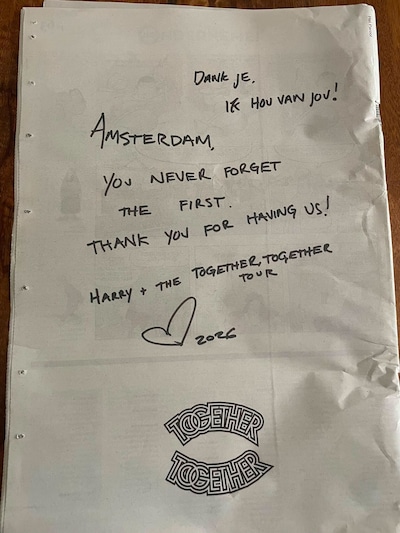 Run op Amsterdamse krant met ‘zelfgeschreven’ bedankje van Harry Styles, fans bieden tot 200 euro