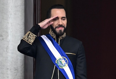 Parlement van El Salvador onderzoekt onbeperkte herverkiezing autoritaire president: ‘Ik ben de coolste dictator ter wereld’