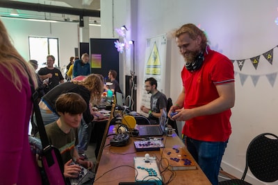 Duik in de wereld van hackers en makers tijdens dit evenement in Enschede