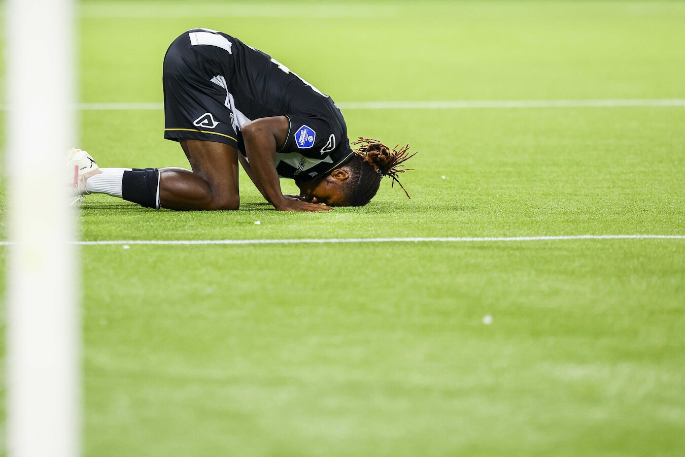 Huurling Mo Sankoh zorgt voor blijde gezichten in Almelo: ‘Ik ben hier ...
