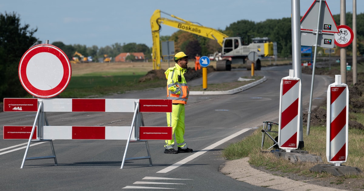 Sluipverkeer rijdt bermen kapot sinds afsluiten dijk: Olst-Wijhe grijpt in met boetes en gravel stor
