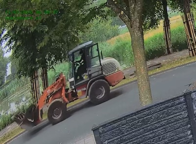 Camera legt roof in Hengelo vast: man rijdt in 8 minuten weg met shovel van 80.000 euro