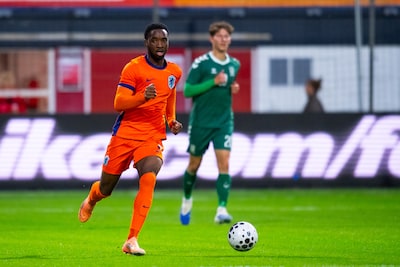 LIVE | Babadi scoort net voor rust voor Jong Oranje, vijf debutanten in de basis tegen Litouwen