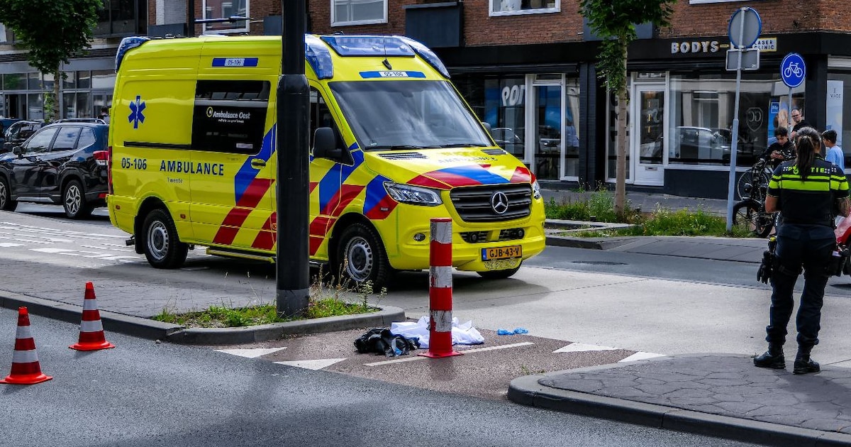 Voetganger gewond na aanrijding op Haaksbergerstraat in Enschede.