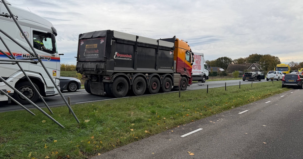 N35 bij Haarle volledig afgesloten door ongeval met vrachtwagen