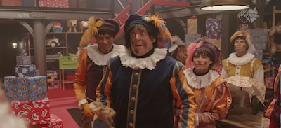 Jochem Myjer maakt comeback als Pietje Paniek in eerste aflevering Sinterklaasjournaal