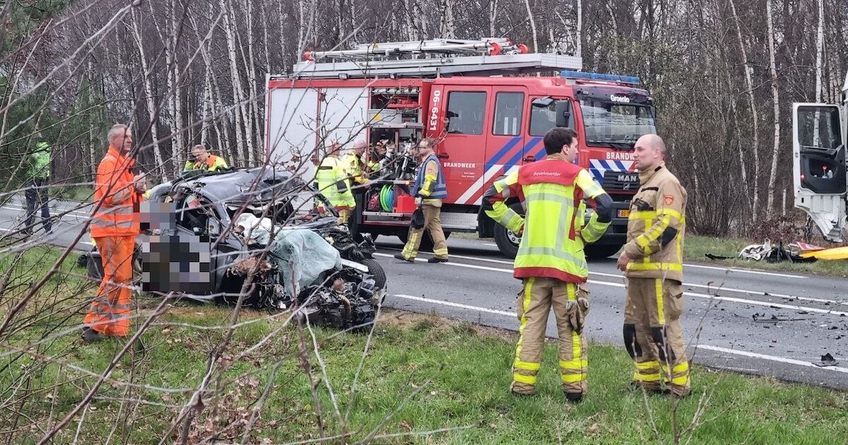 Dode bij ernstig ongeval op N18 bij Lievelde, weg weer vrij na onderzoek en bergingswerkzaamheden