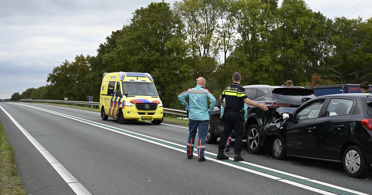 Kilometerslange file na ongeluk op N36 bij Vriezenveen.