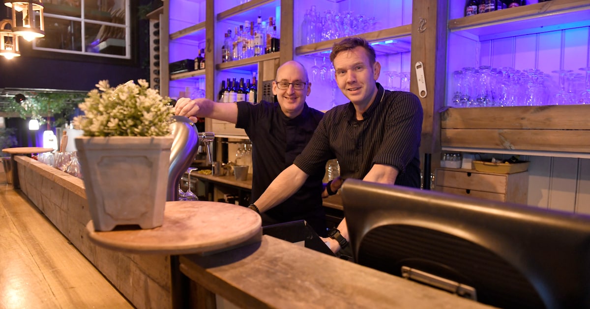 Stoelendans in de Walstraat: Los Suenos eruit, Bistro Dreams erin