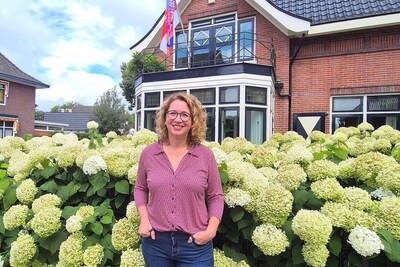 Enschedese Esther woont in het huis met de Annabellen: 'Mensen stoppen om een selfie te maken'