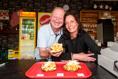 Chloor maakt Duitse patat nog lekkerder: ‘Ein Pommes mit Mayo bitte’