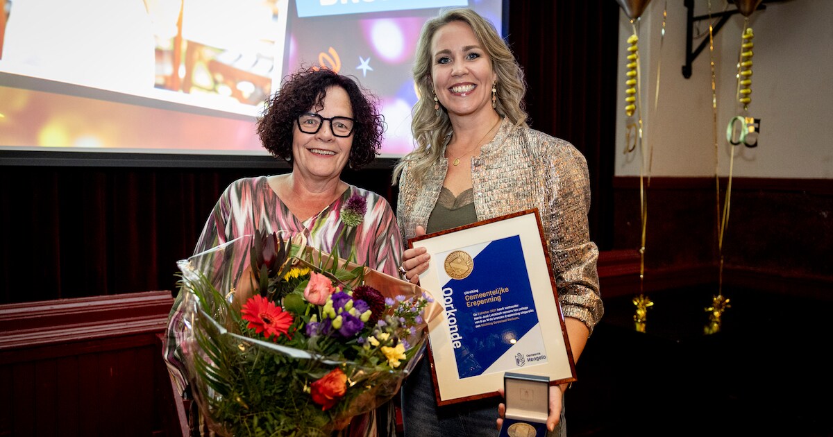 Dorpsraad Beckum krijgt bronzen Erepenning op 50-jarig jubileum | Regio ...