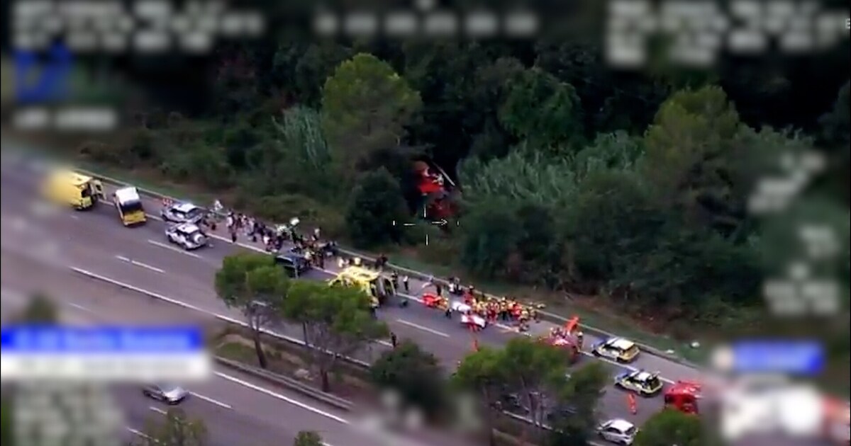 Ongeluk met toeristenbus nabij Barcelona: 53 gewonden.