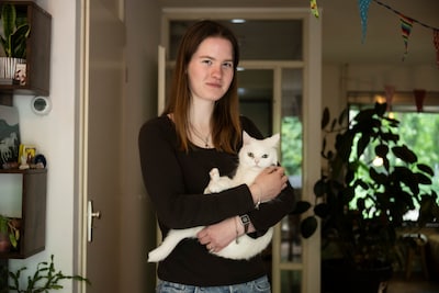 Arwen (22) uit Enschede verliest vader én moeder e
