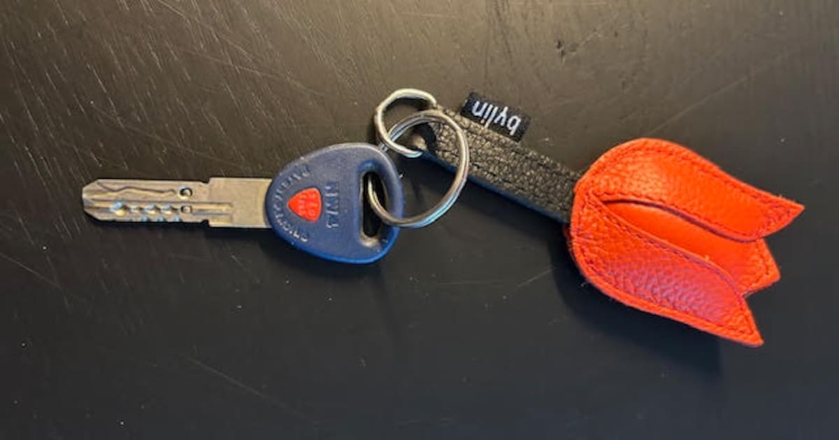 Sleutel verloren, massief eiken kast en drie Verkade-albums aangeboden