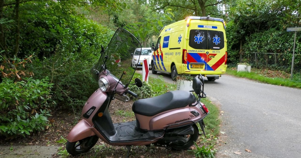 Scooterrijder gewond bij aanrijding in Enschede