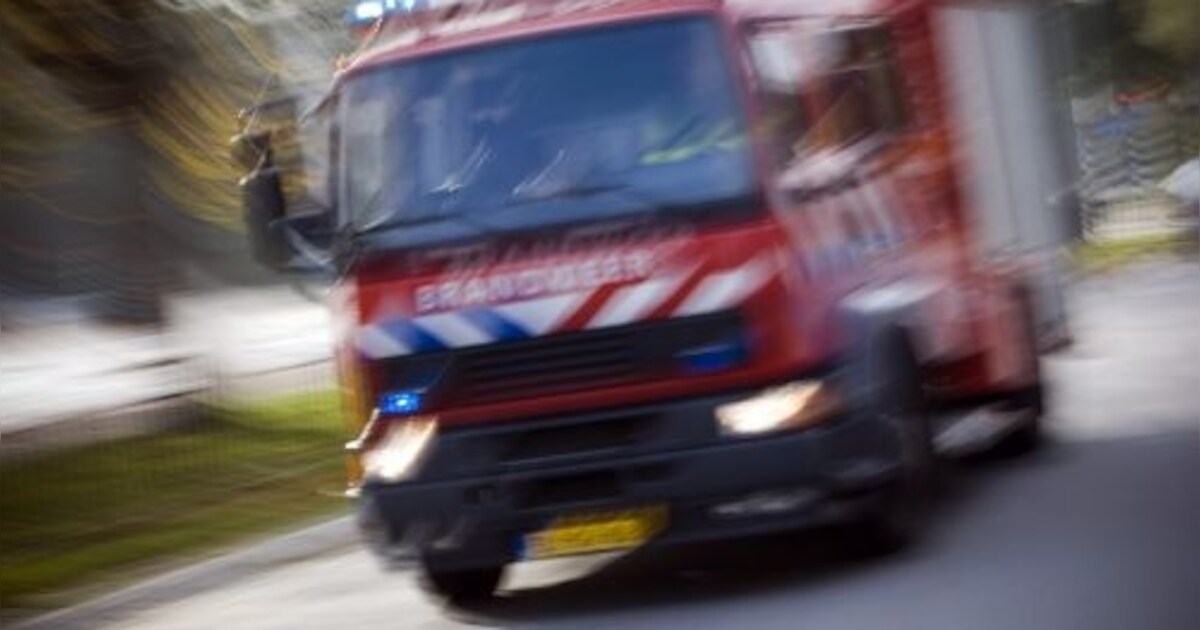 Auto te water in Veenkanaal te Marle