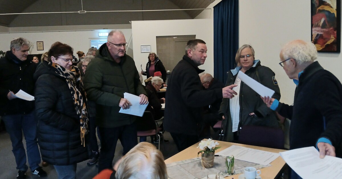 Wehl massaal in de rij om handtekening te zetten tegen gedeeltelijke afsluiting Dorpsstraat; ook dru
