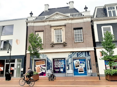 Stedelijk Museum Almelo baalt van nieuwe plannen voor Hofkeshuis: ‘We zitten in de mist’