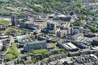 Jacht op illegale kamerverhuur jaagt huisjesmelkers in Almelo in de gordijnen