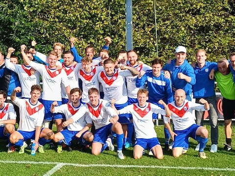 SC Rijssen viert de 8-2 zege tegen BZSV.
