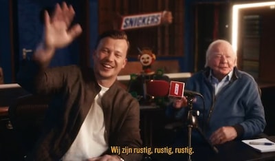 Hilarische video met Jaap Stam, Adriaan (van Bassie) en hits