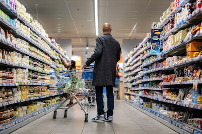 De echte prijsschok komt dit najaar: hoe dure olie na vier maanden pas doorwerkt in de winkel