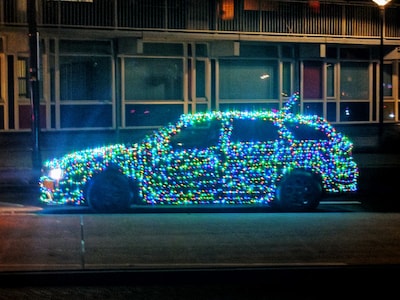 Deze feestelijke trend tovert een glimlach op ieders gezicht, maar de politie waarschuwt: 'Het is ge