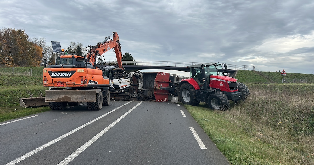 Trekker rijdt fietsbrug tegemoet bij Eefde, dan volgt een ravage