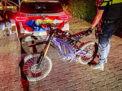 Gemaskerde mannen proberen fietser (24) te beroven in Enschede, politie zet taser in