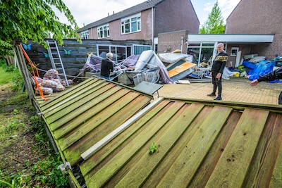 Windhoos steekt op in tuin van Frits: ‘Er is niks meer over van nieuwe uitbouw’