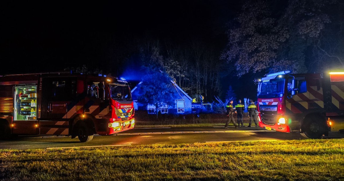 Woning loopt schade op bij brand in Enschede, N732 afgesloten