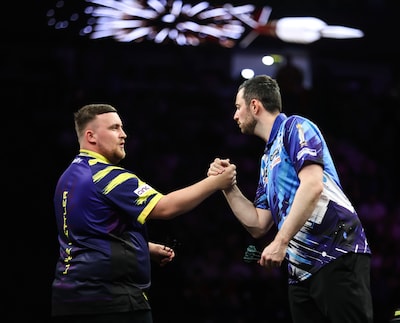 LIVE Premier League Darts | Welke Luke wint de Premier League? Humphries pakt voorsprong op Littler in fenomenaal duel om 400.000 euro