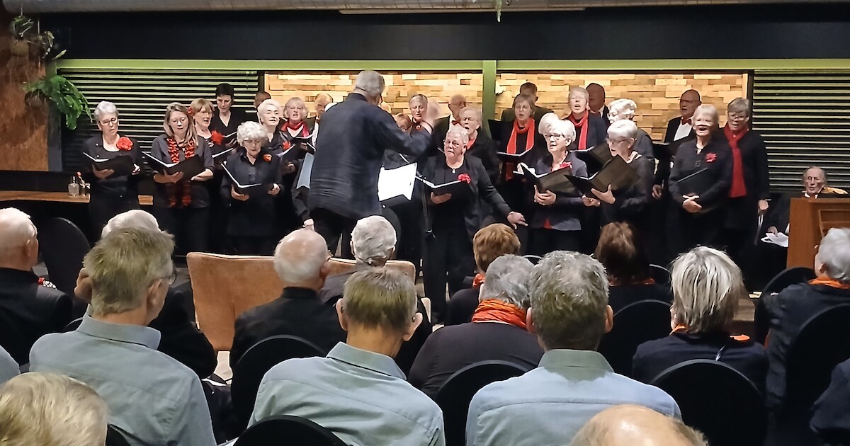 Zangers vinden elkaar in Hengelo en vrijwilligers in de weer voor paasvuur