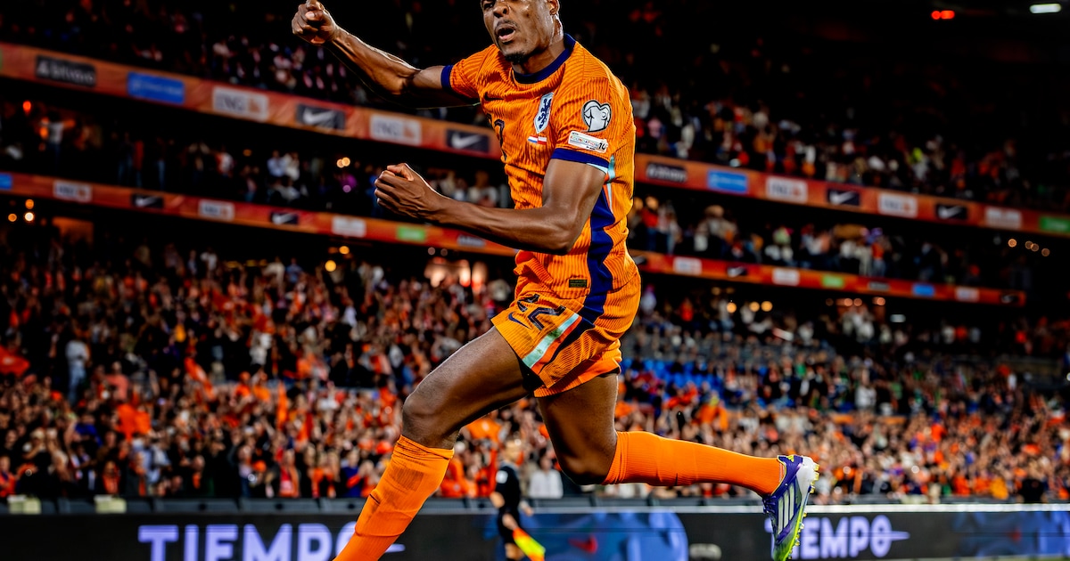 En weer scoort Denzel Dumfries voor Oranje: ‘Die botsing met een reclamebord deed wel even pijn’.