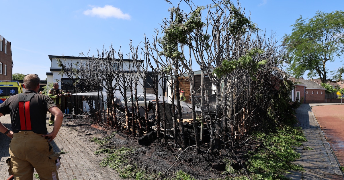Middelbrand op Nijverdalsestraat in Wierden: één gewonde