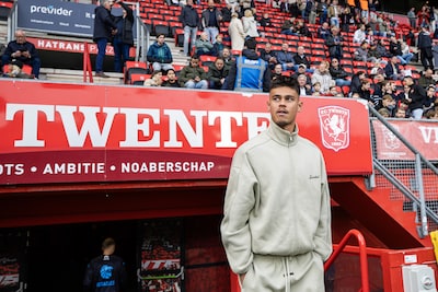 De zaak-Mees Hilgers zit muurvast. Is FC Twente de speler aan het pesten of heeft de club gelijk?