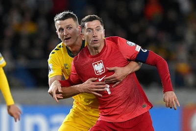 Robert Lewandowski loopt spierblessure op, Poolse spits mist mogelijk belangrijk duel met Oranje