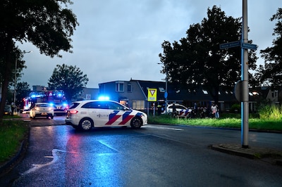 Twee explosies bij woning in Almelo: politie zet omgeving ruim af voor onderzoek