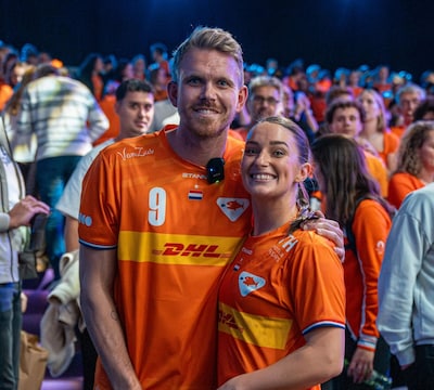 De vonk sloeg over op de Olympische Spelen, nu zien Larissa en Stefan elkaar... maar één dag per maa