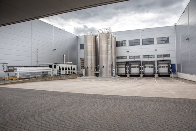 Nieuwe fabriek Alpla in Zwolle produceert miljoenen ‘medische flessen ...