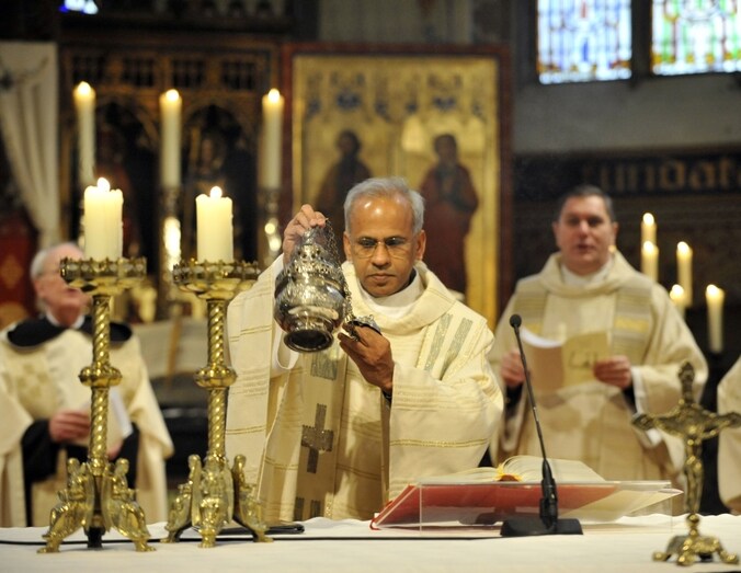 Pastor Mathew 25 jaar priester | Regio | Tubantia.nl
