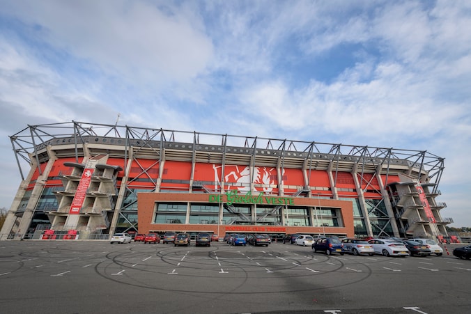 Rechtbank verklaart kledingsponsor van FC Twente failliet | Sport ...