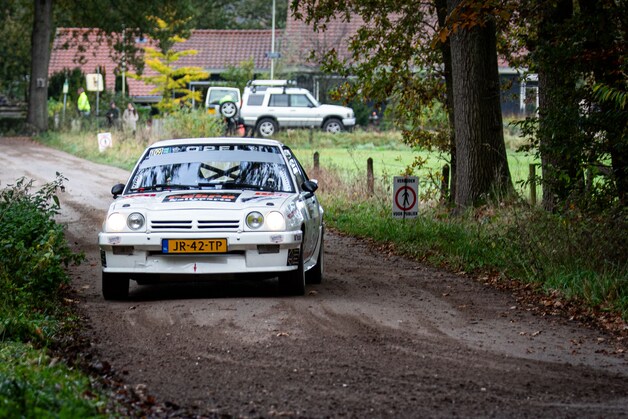 Voor de deelnemers aan de Twente Rally draait het om pk’s, presteren én ...