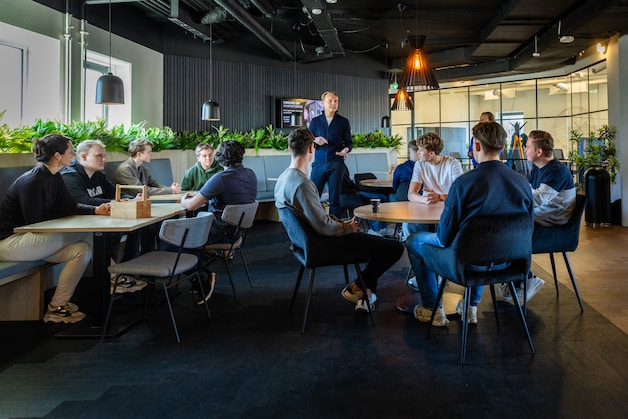 Studenten verruilen in Almelo leslokaal voor entourage tussen bedrijven ...